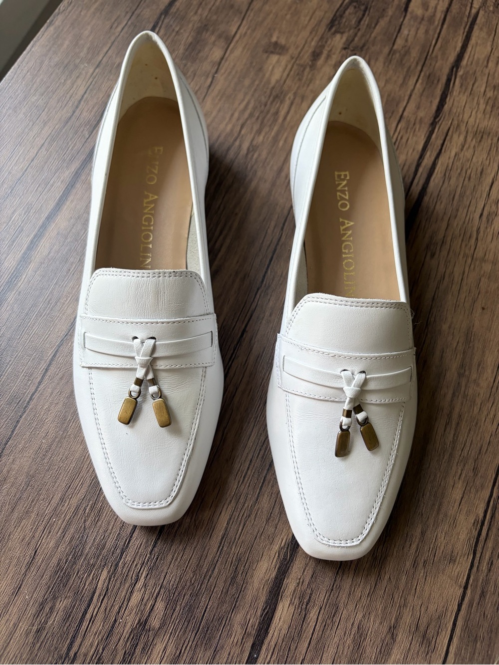 Enzo Angiolini Women’s White Flats Loafers 7.5 Elegant Bronze Tassels Vintage